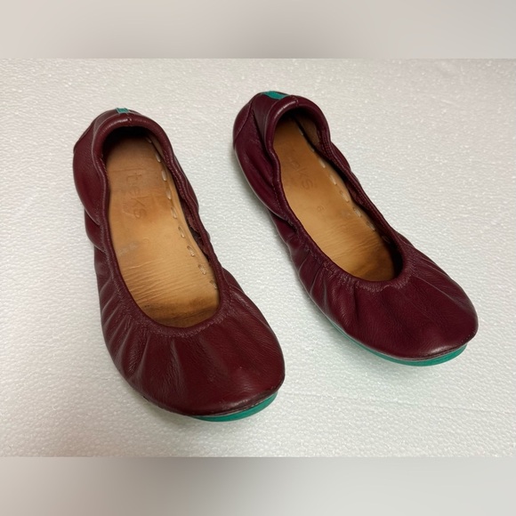 Tiekssize 6Women's Burgundy Leather Flats